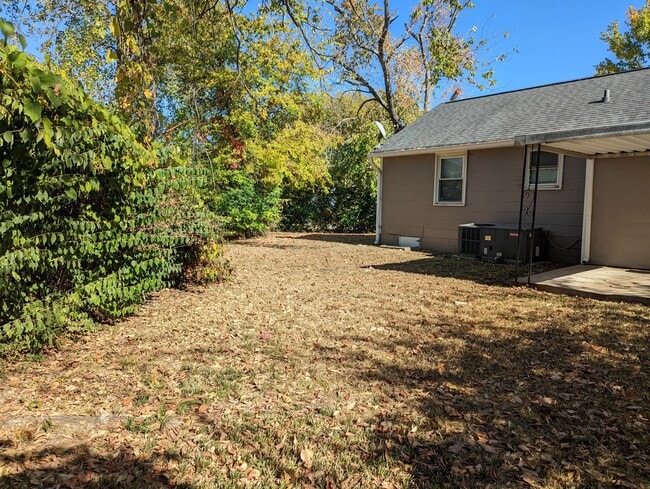 Building Photo - 2400 Hammond Dr
