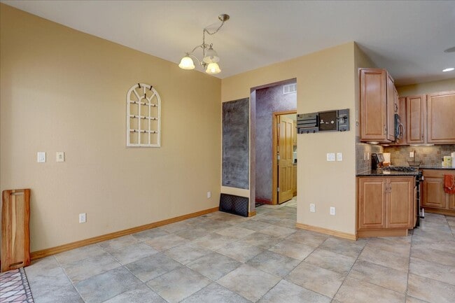 Building Photo - Stunning Longmont Home with Professional Finishes & Exceptional Privacy
