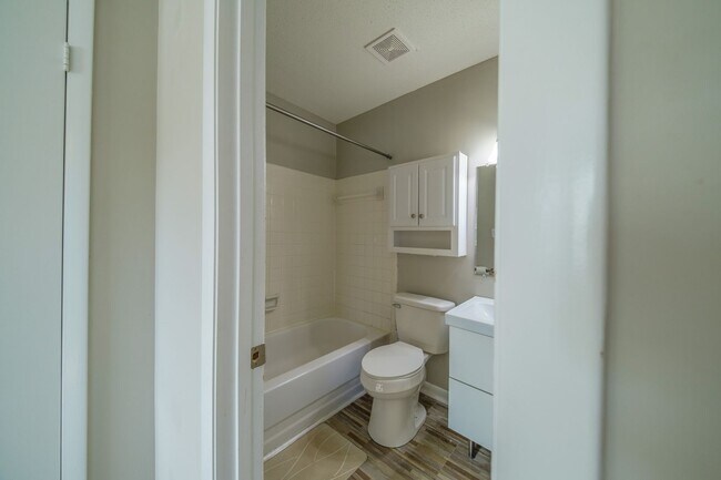 Building Photo - 5737 Bramblegate Rd