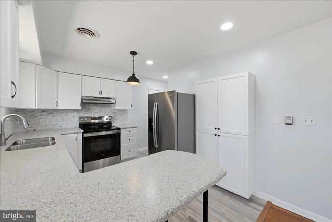 Building Photo - 210 Stafford Dr