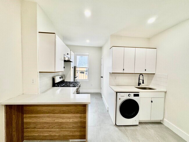 Building Photo - 386 Palisade Ave