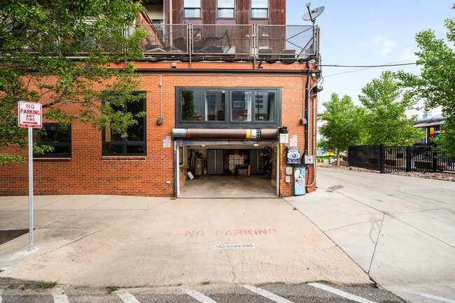 Building Photo - 2715 Blake St