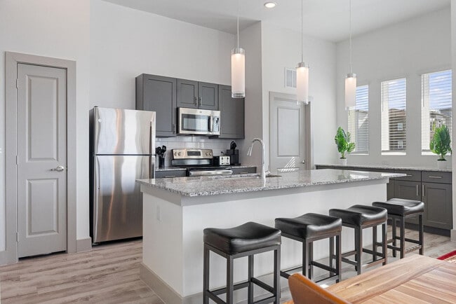 Building Photo - 12100 1/2 Ferrystone Glen Dr