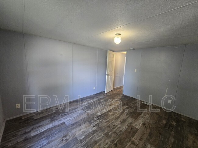 Building Photo - 700 W Ridgeway Ave