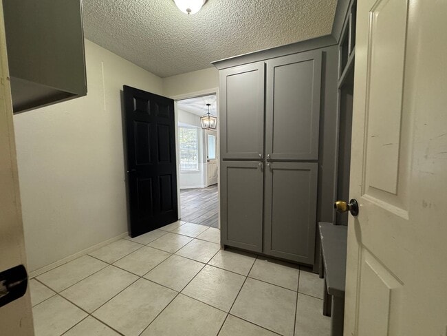Building Photo - 4 Bedroom 2.5 Spacious House In Fianna Hills