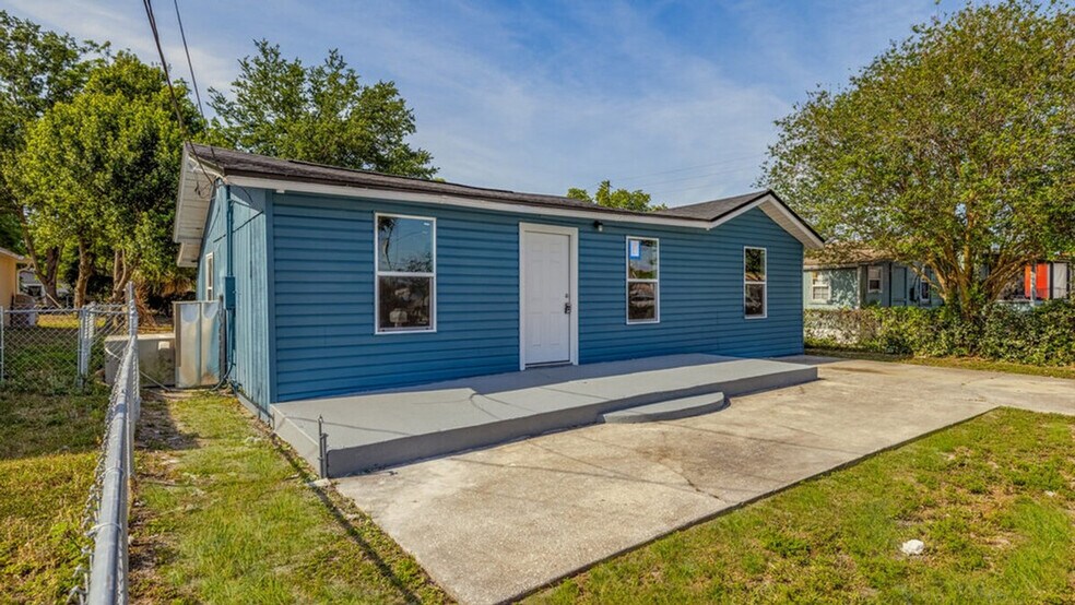Building Photo - 1610 N Goldenrod Rd