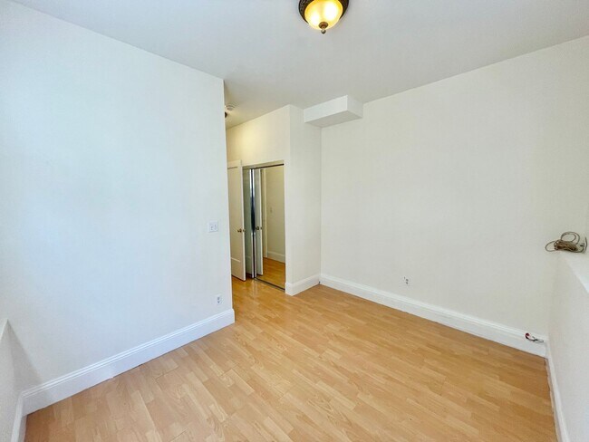 Building Photo - 2624 Sutter St