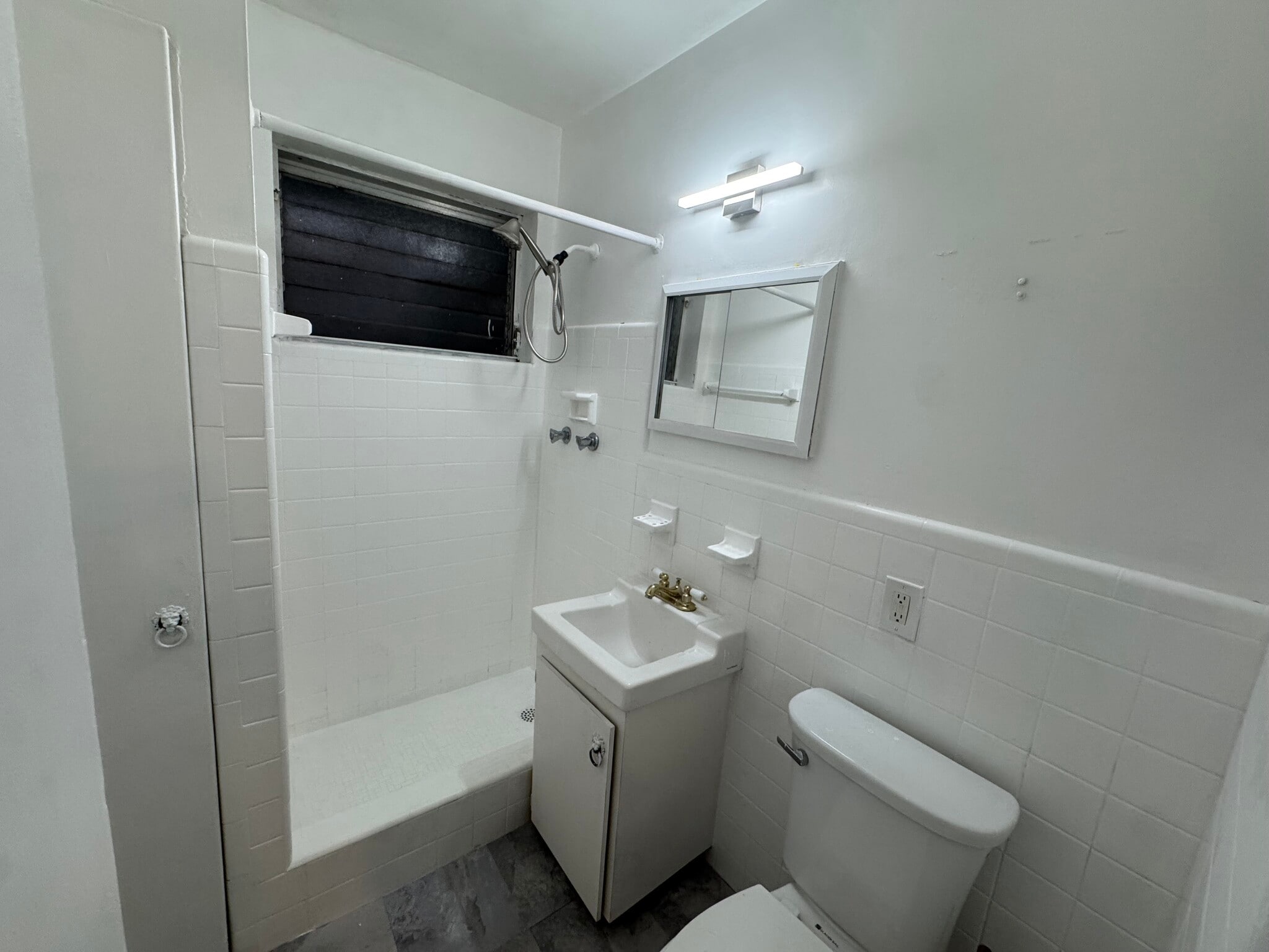 Building Photo - 217 SW 11th Ct