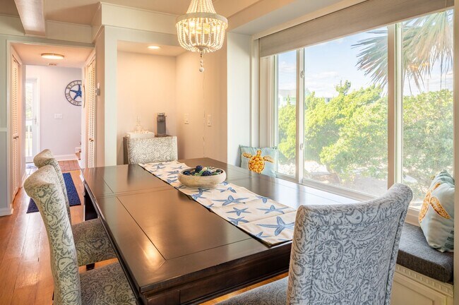 Building Photo - PERFECT OCEANFRONT WINTER WORK-FROM-HOME GETAWAY