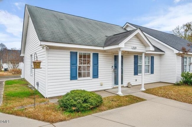 Building Photo - 1525 Surrey Ct