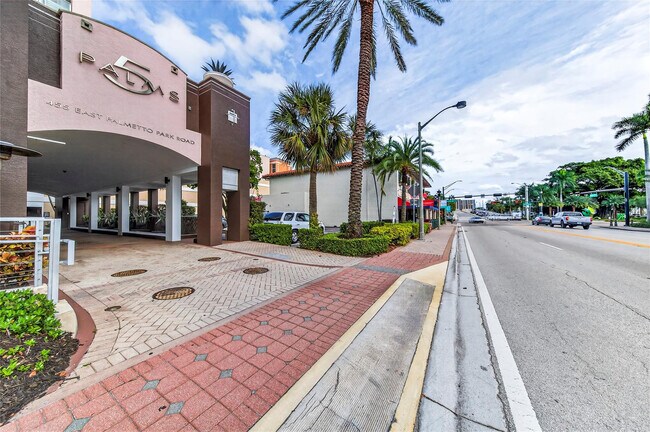 Building Photo - 455 E Palmetto Park Rd