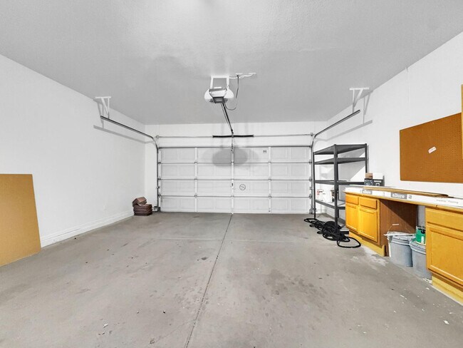 Building Photo - 261 N Nash Way