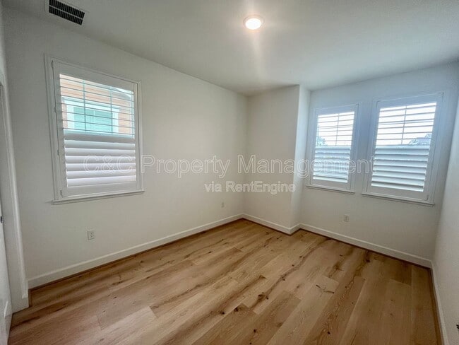 Building Photo - 2607 3rd Ave