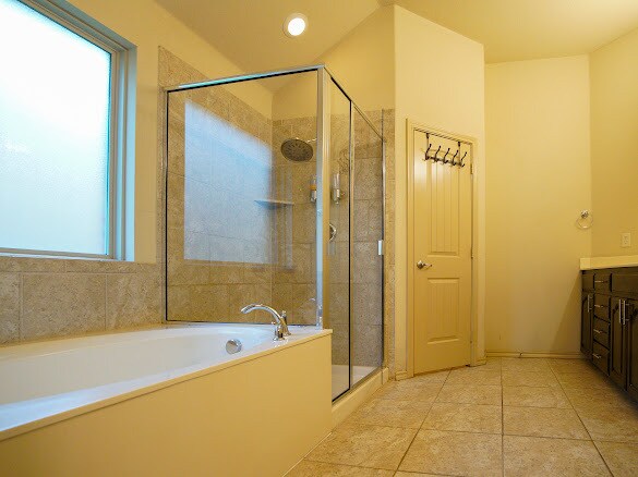 Building Photo - 213 Warbler Dr