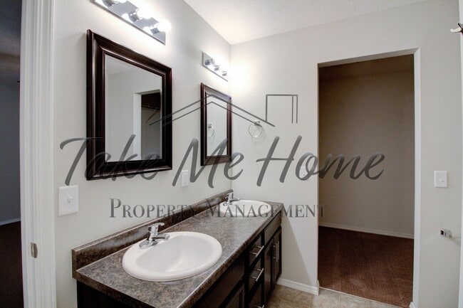 Building Photo - 3 Bedroom in Nixa!