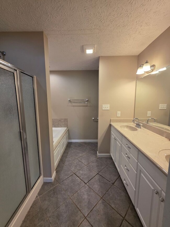 Building Photo - 345 Farina Dr