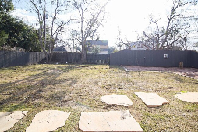 Building Photo - 108 Park Pl