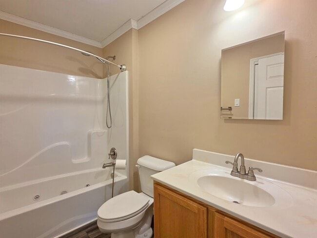 Building Photo - 4 Rock Point Rd