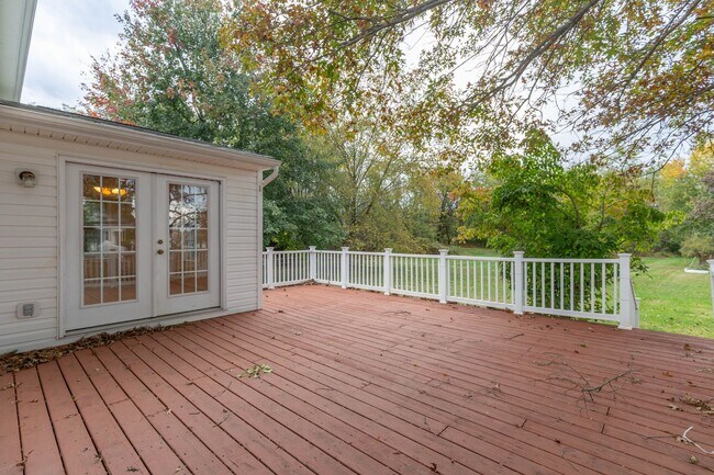 Building Photo - 4 bed, 2.5 bath Single Family Home in Charles Town's Locust Hill Community
