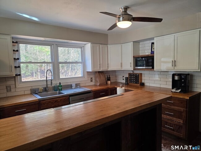 Building Photo - 61 N Shore Rd