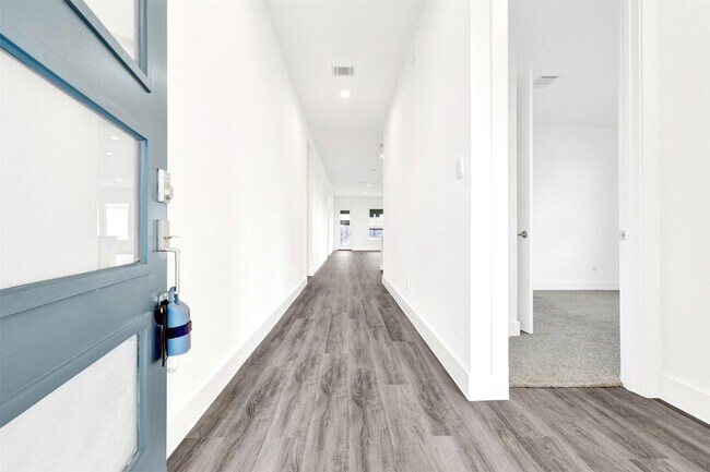 Building Photo - 153 Aurora Spgs Dr