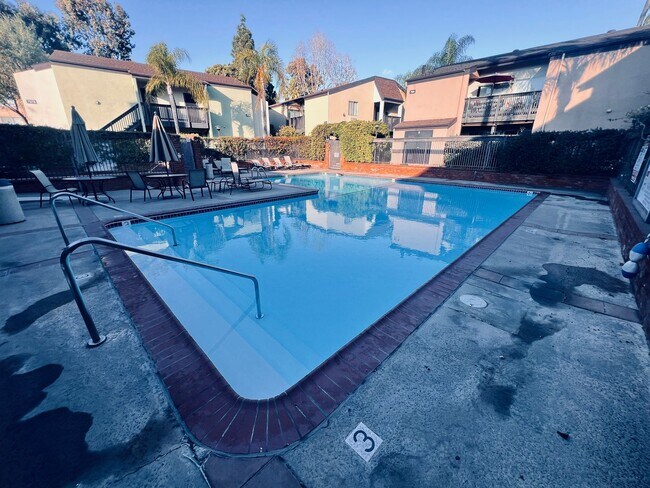 Building Photo - Mission Valley 2 Bedroom Two Story Second ...