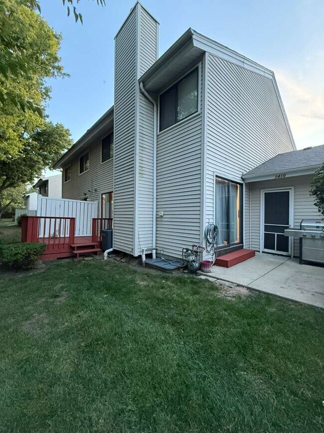 Building Photo - 1410 Whispering Springs Cir
