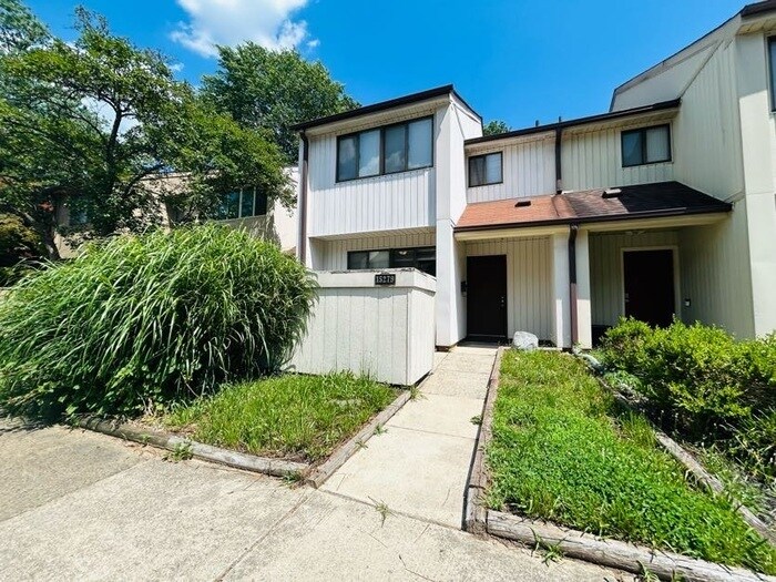 Building Photo - 15279 Lodge Terrace