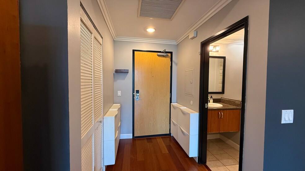 Building Photo - 1551 4th Ave