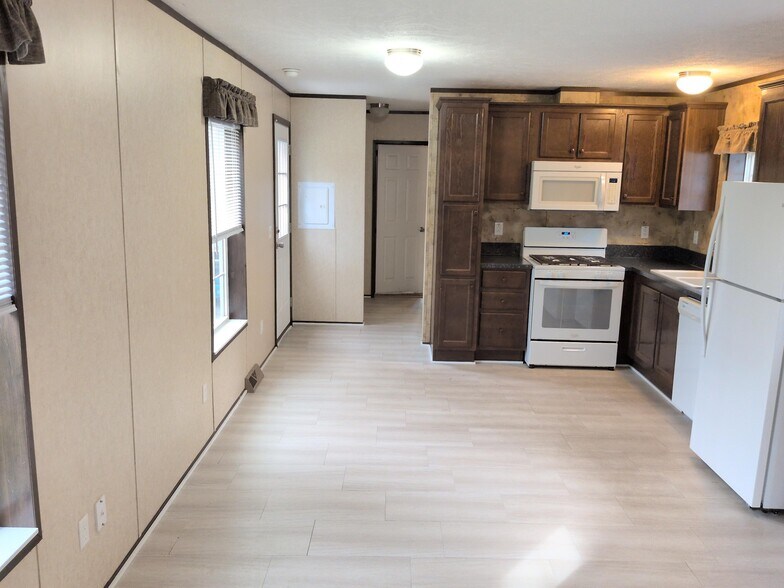 Building Photo - 106 Pine Grove Dr