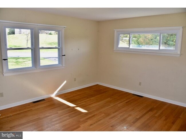 Building Photo - 911 Grings Hill Rd