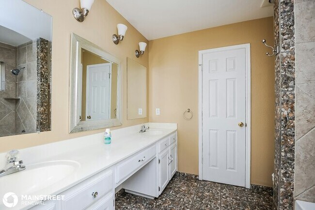 Building Photo - 809 Minuteman Dr, Blue Mound, TX 76131