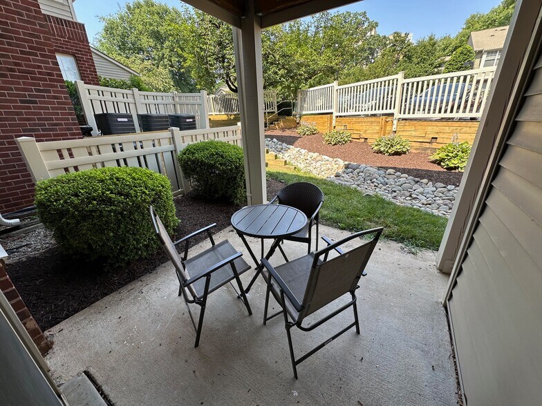 Building Photo - 11701 Olde English Dr