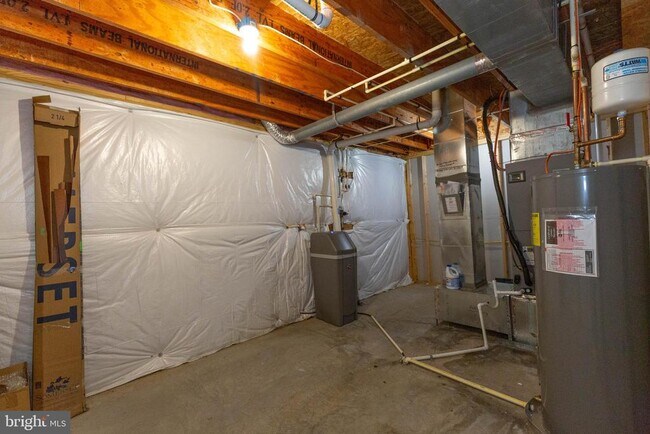 Building Photo - 15 Flag Ct