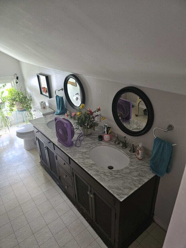 Bathroom with a double sink - 1001 Kendall St