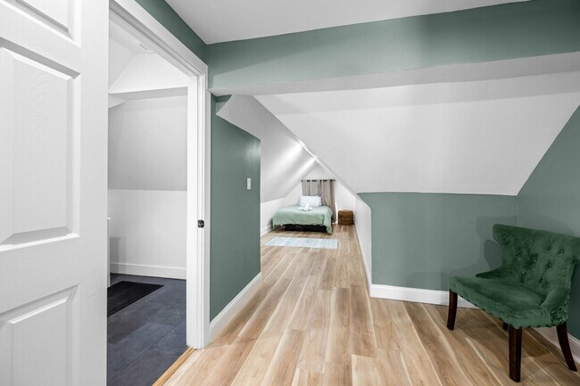 Building Photo - 906 Villa Ave