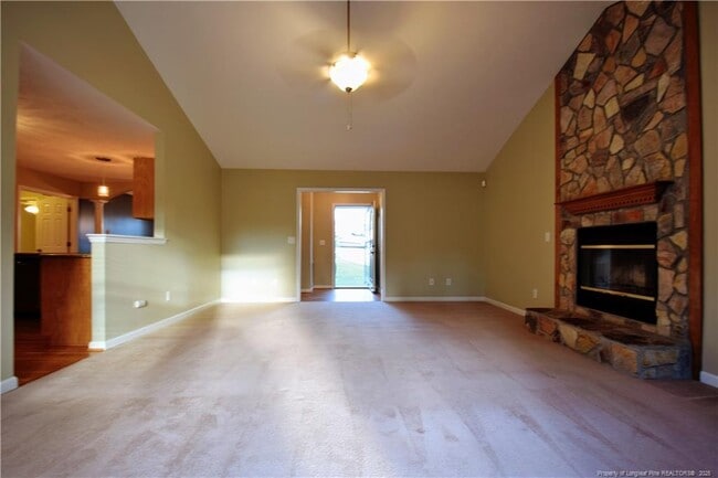 Building Photo - 42 Mayflower Ct