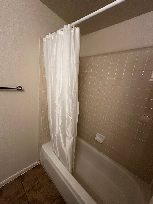 Building Photo - D.Schrager Properties3 (7213 Oak Meadow Dr)