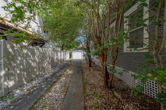 Building Photo - 2921 W El Prado Blvd