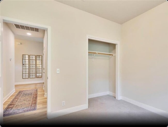 Building Photo - 405 Alva Dr