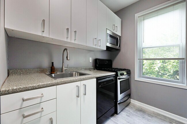 Building Photo - 301 79th St
