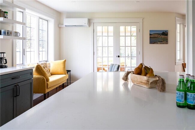 Building Photo - 304 Third Beach Rd