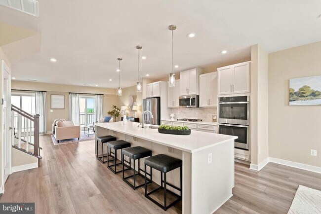 Building Photo - 24274 Thurso Sq