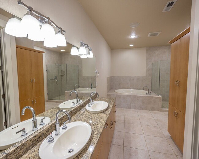 Building Photo - 2 Creeks Condominiums - Gated Community on Camas Meadows Golf Course