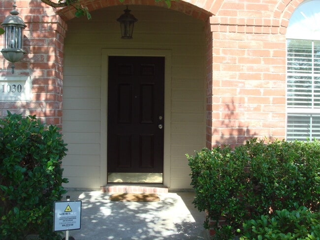 Building Photo - 1030 Warbler Ln