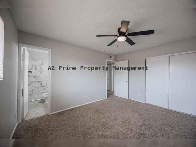 Building Photo - 427 E Malibu Dr