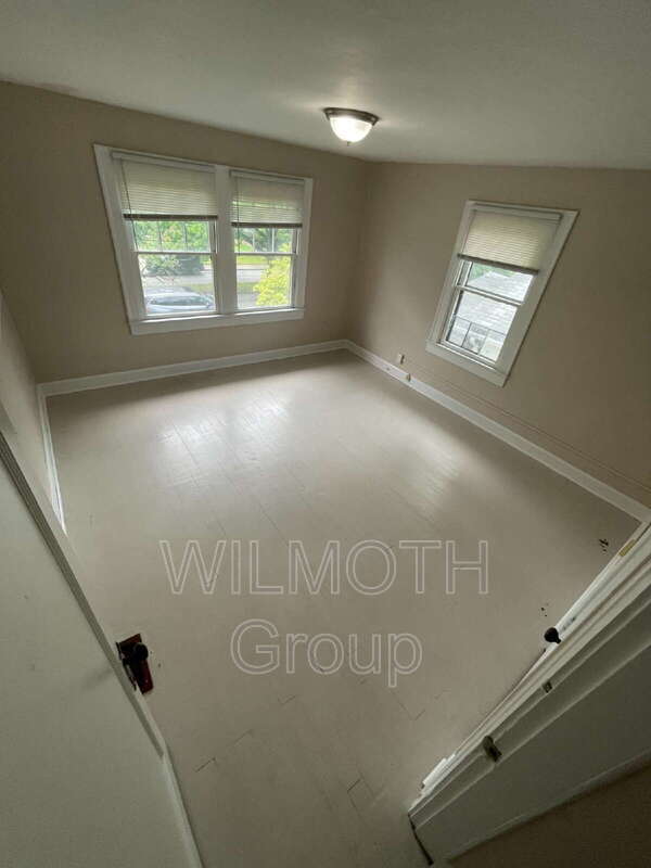 Building Photo - 815 N Riley Ave