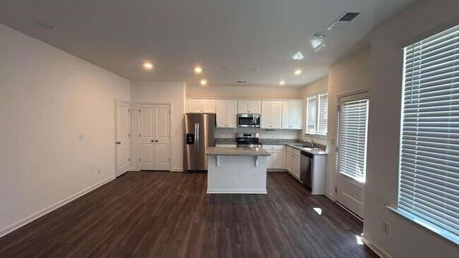 Building Photo - 145 Star Ct