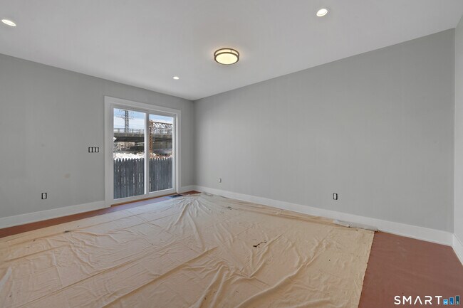 Building Photo - 20 Bouton St