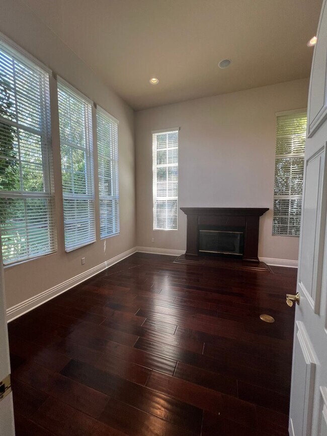 Building Photo - Spectacular Mont Calabasas 5 bed, 5.5 bath Estate